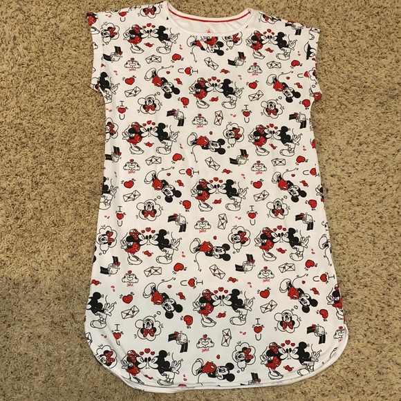 BNWOT Disney Mickey & Minnie Mouse Love ❤️ super soft sleep shirt size XS/S - Picture 1 of 4